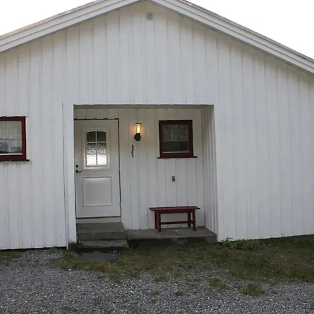 Landlig Hus Pa Kysten Tustna