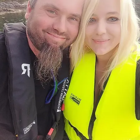 Landlig Hus Pa Kysten Tustna