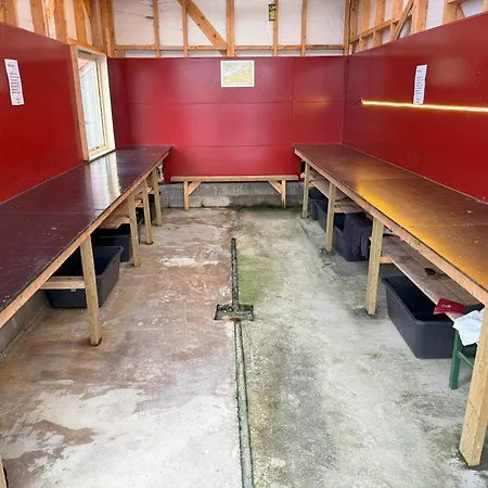 Landlig Hus Pa Kysten * Tustna